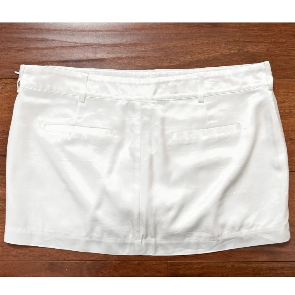 NWT RETROFETE Ivory Satin Low Rise Seam Detail Micro Mini Skirt‎ L